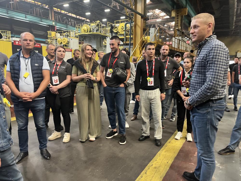 Менеджеры по продажам дилерских центров посетили ОАО «ГЗЛиН»