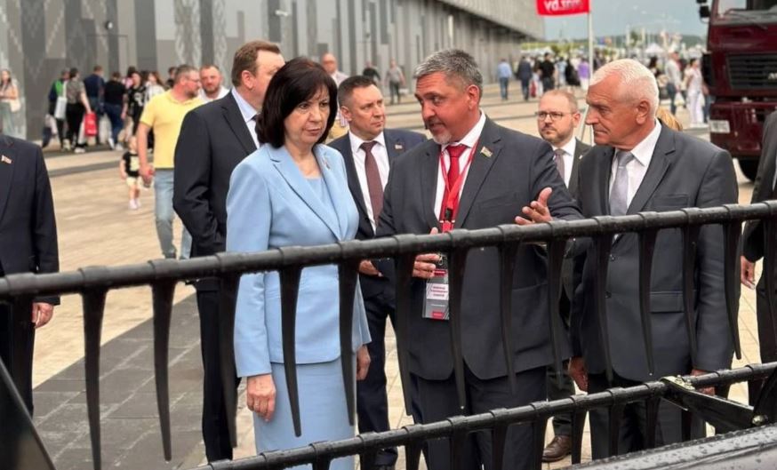 С официальным визитом стенд холдинга "ГОМСЕЛЬМАШ" посетила Председатель Совета Республики Национального собрания Республики Беларусь Кочанова Наталья Ивановна.